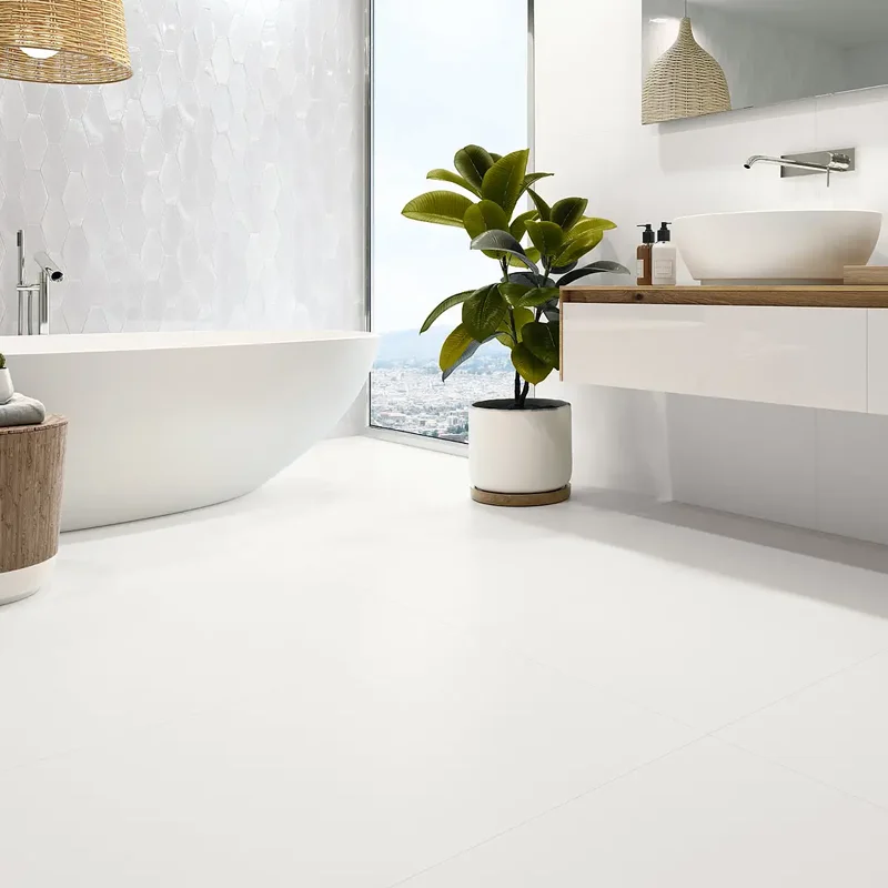Suelo porcelanico iluminado por luz lateral