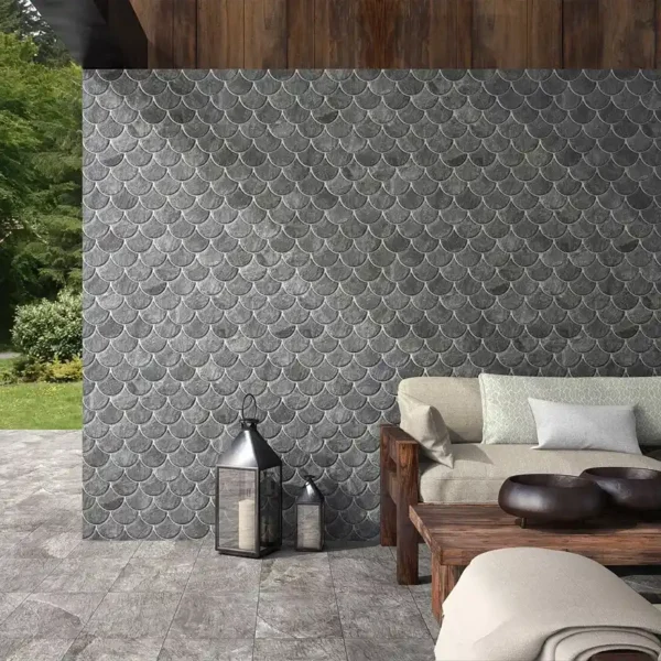 Espacio que resalta gracias a azulejos en tonos grises
