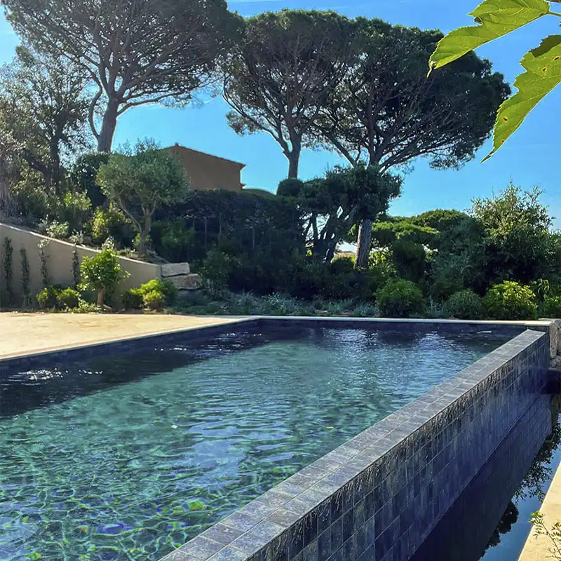 Bonito ambiente con azulejos para piscinas baratos