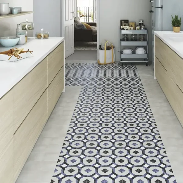 Suelo con azulejos hidráulicos marcando el paso