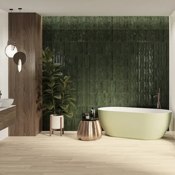 Espacio pequeño revestido con azulejo color verde