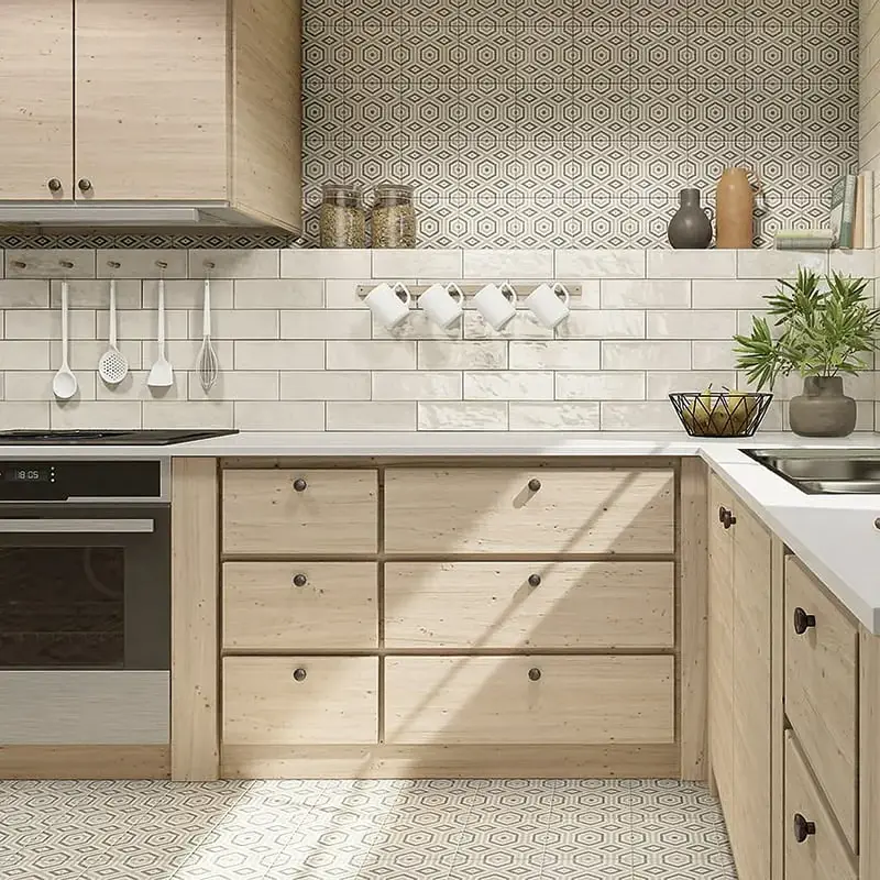 Ambiente con encanto gracias al uso de azulejo blanco de cocina