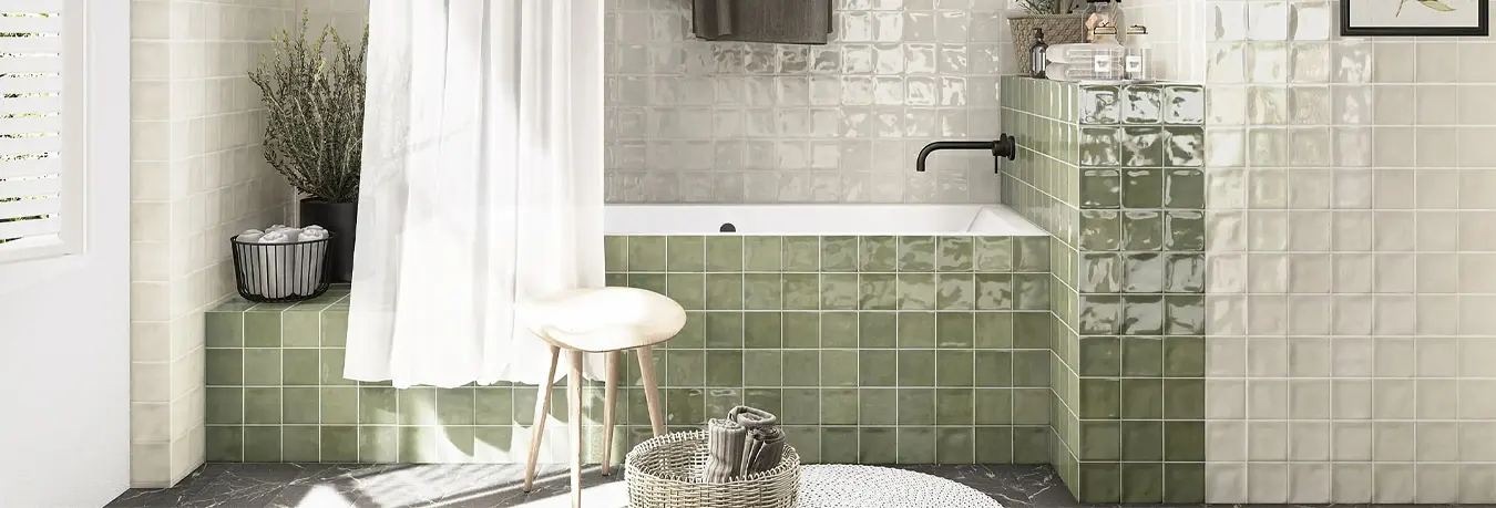 Bonito ambiente con azulejos cuadrados en el baño