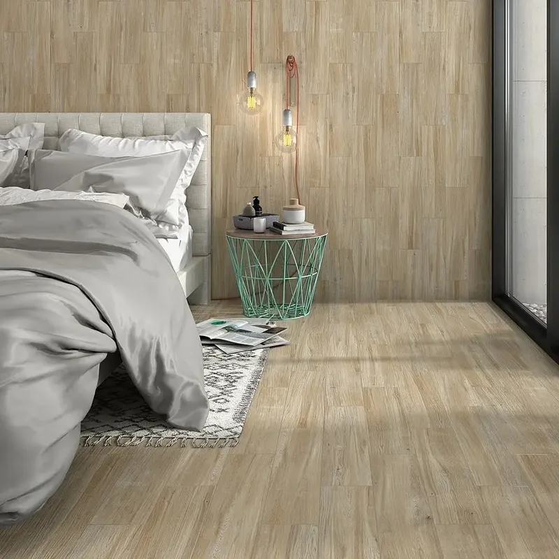 Ambiente cubierto con azulejo para suelo imitación madera