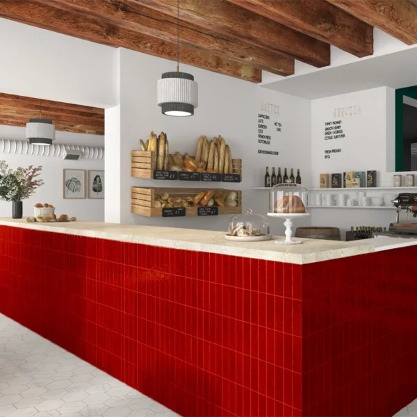 Ambiente vibrante formado por azulejos en tono rojo para cocina