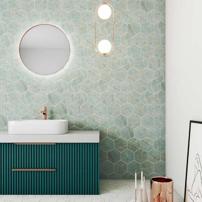 Estética visual única lograda mediante azulejos hexagonales para pared
