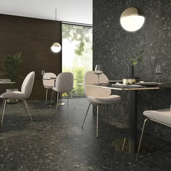 Apariencia natural formada por suelo porcelánico negro