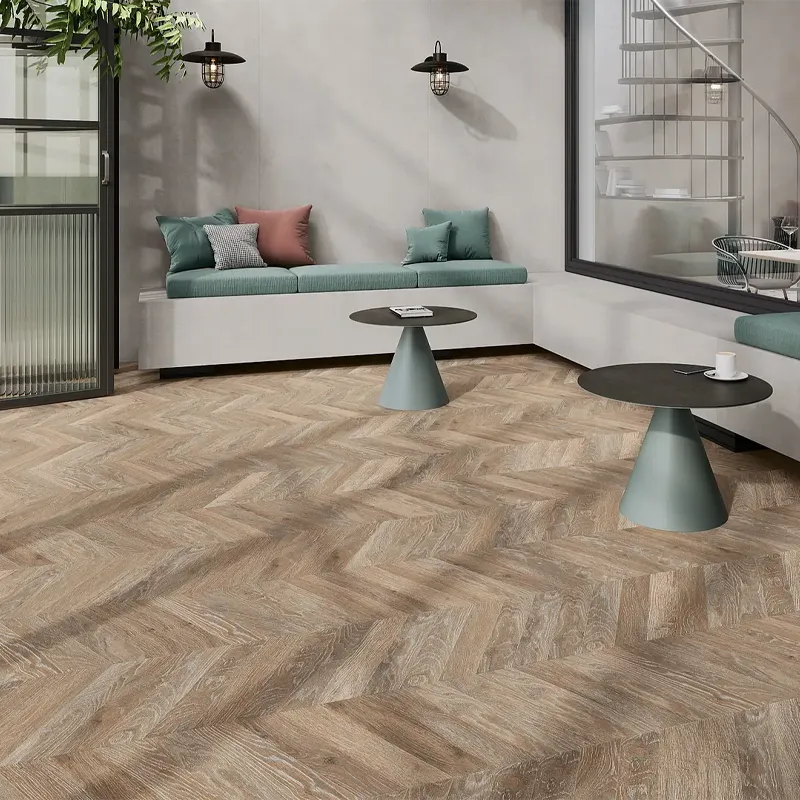 Bonito patrón en V formado por piezas de azulejo chevron