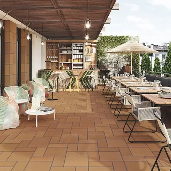 espacio funcional al aire libre con pavimento de gres extrusionado