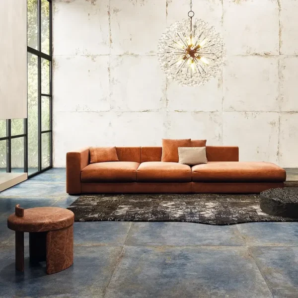 Acabado elegante y limpio en pared de salón en porcelánico con textura ligera