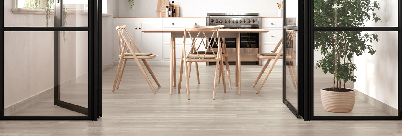 Acabado natural conseguido con porcelánico imitación parquet